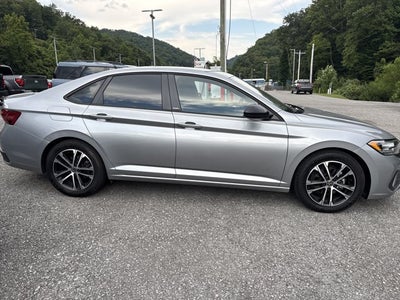 2024 Volkswagen Jetta SPORT AUTO