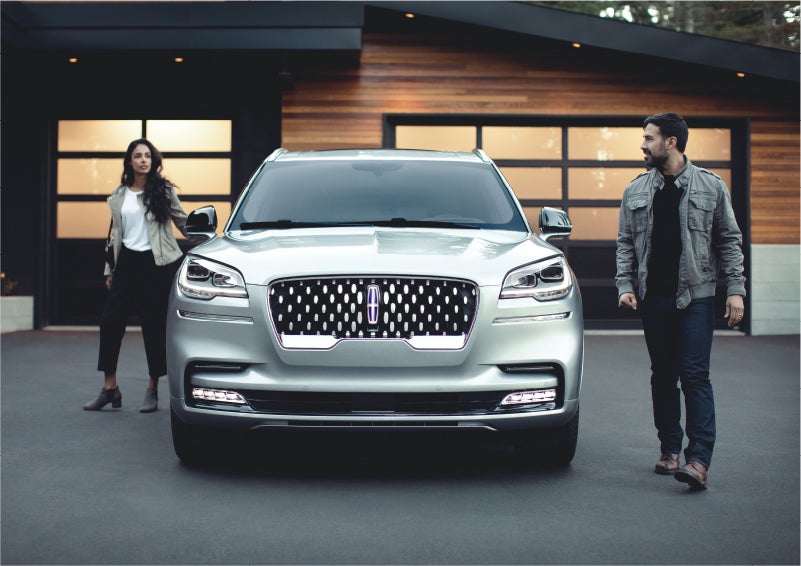 The sparkling grille of the 2023 Lincoln Aviator® Grand Touring model | Thornhill Lincoln in Chapmanville WV