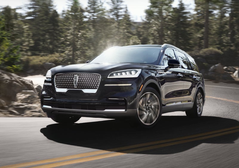 A Lincoln Aviator® SUV is being driven on a winding mountain road | Thornhill Lincoln in Chapmanville WV