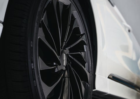 The wheel of the available Jet Appearance package is shown | Thornhill Lincoln in Chapmanville WV