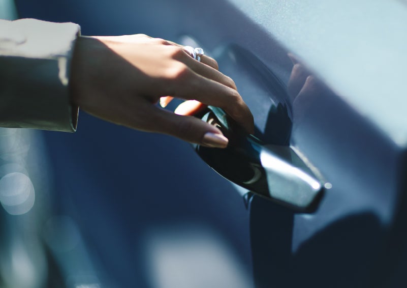 A hand gracefully grips the Light Touch Handle of a 2024 Lincoln Aviator® SUV to demonstrate its ease of use | Thornhill Lincoln in Chapmanville WV
