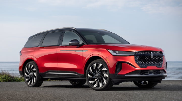 A 2024 Lincoln Nautilus® Reserve model is shown with the stylish available Jet Appearance Package. | Thornhill Lincoln in Chapmanville WV