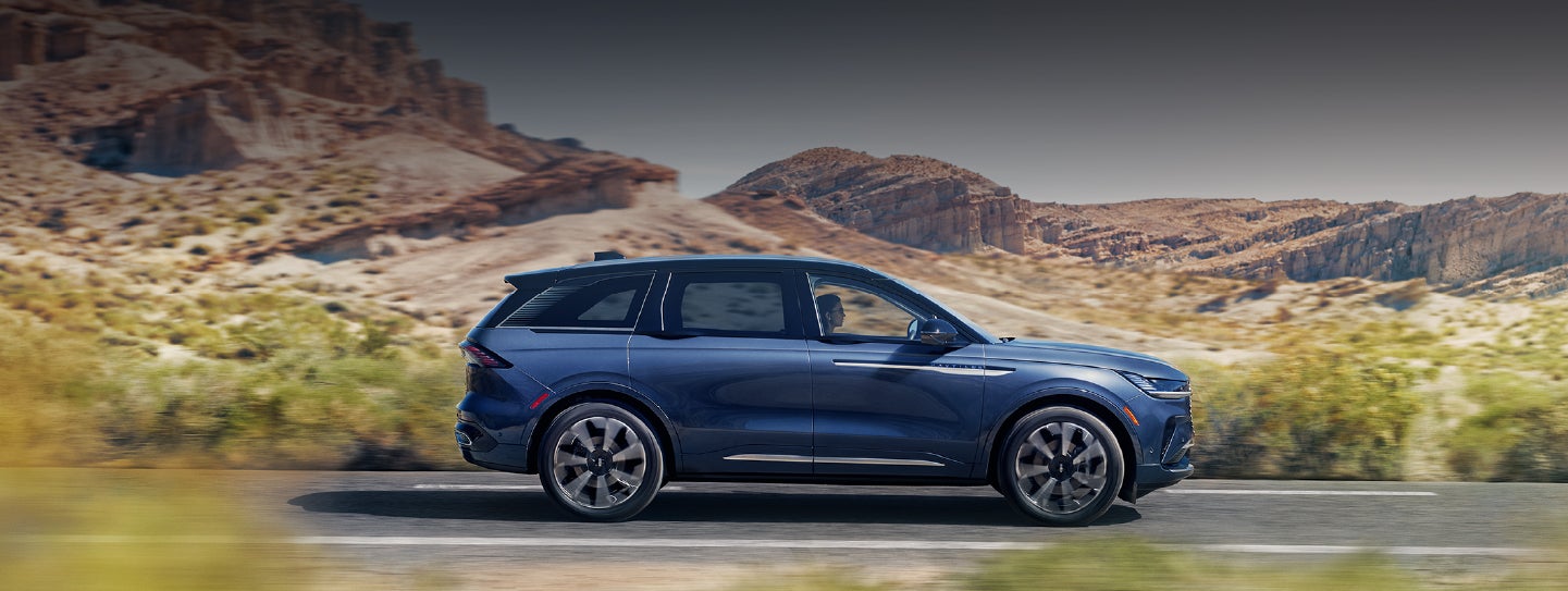 A 2024 Lincoln Nautilus® SUV is being driven in a desert setting. | Thornhill Lincoln in Chapmanville WV