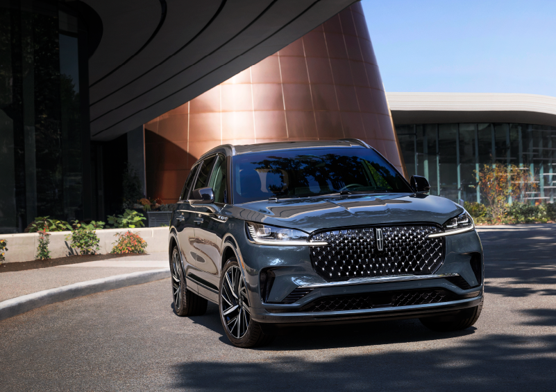 A gray 2025 Lincoln Aviator® SUV is parked outside a modern building with the sun shining. | Thornhill Lincoln in Chapmanville WV