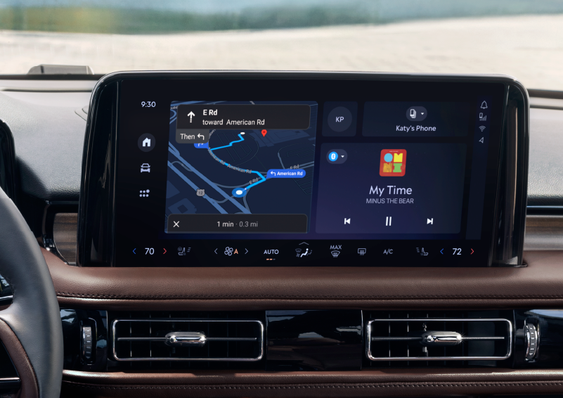 The 13.2-inch LCD touchscreen is showcased. | Thornhill Lincoln in Chapmanville WV