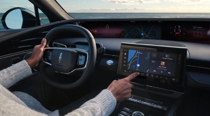 The driver of a 2025 Lincoln Nautilus® SUV interacts with the new Lincoln Digital Experience. | Thornhill Lincoln in Chapmanville WV