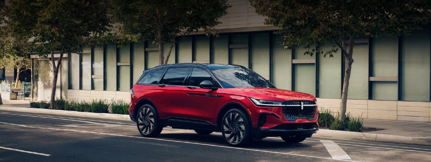 A 2025 Lincoln Nautilus® SUV with an available hybrid powertrain is parked in an urban setting. | Thornhill Lincoln in Chapmanville WV