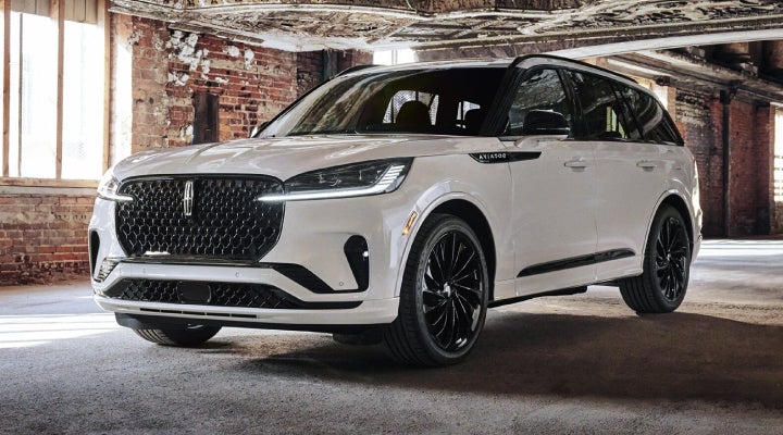 A 2026 Lincoln Aviator® SUV is shown with the available Jet Appearance Package. | Thornhill Lincoln in Chapmanville WV
