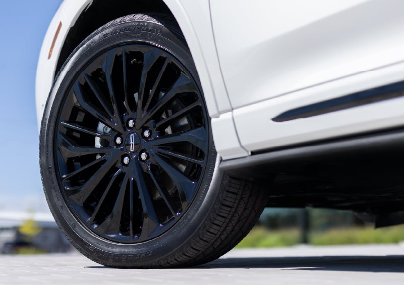 A stylish 20-inch black aluminum wheel of the available Jet Appearance Package is shown. | Thornhill Lincoln in Chapmanville WV