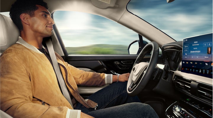 A person is shown using Lincoln BlueCruise hands-free highway driving technology on a divided highway in a hands-free Blue Zone. | Thornhill Lincoln in Chapmanville WV
