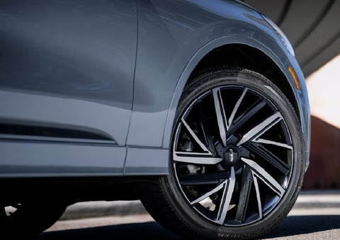 The wheel of the 2027 Lincoln Aviator® Black Label™ SUV is shown slightly angled out. | Thornhill Lincoln in Chapmanville WV