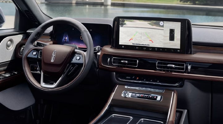 The backup camera of the 2027 Lincoln Aviator® SUV is displayed on screen. | Thornhill Lincoln in Chapmanville WV
