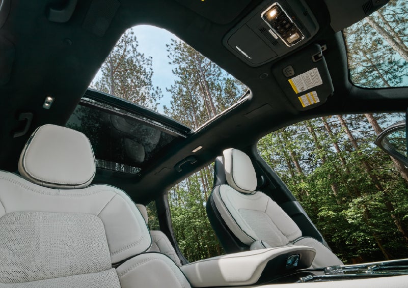 The front seats of a 2027 Lincoln Aviator® Black Label™ SUV | Thornhill Lincoln in Chapmanville WV
